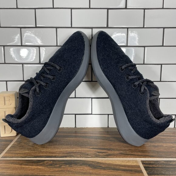 Athletic_Shoes